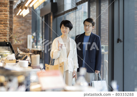 年長夫婦購物咖啡館 80333288