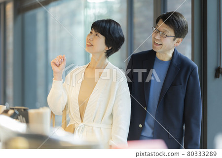 年長夫婦購物咖啡館 80333289