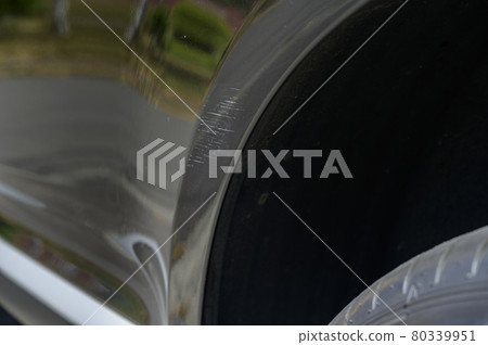 Scratches on the side of the car Scratches on the side of the car 80339951