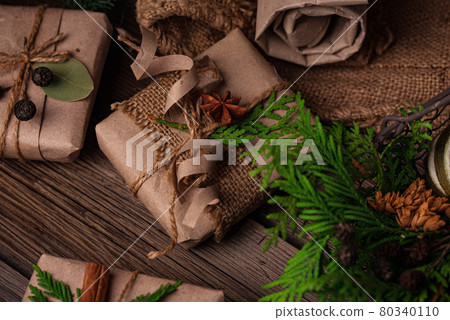 Christmas gift boxes in craft paper 80340110