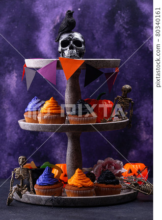 Halloween cupcakes with color cream 80340161