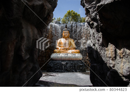 wat lak si rat samoson in Samut Sakhon, Thailand 80344823