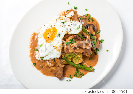 Veal with parsnip puree, asparagus, egg and miso mushroom sauce Veal with parsnip puree, asparagus, egg and miso mushroom sauce 80345011