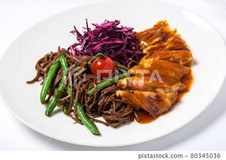 Buckwheat noodles with meat, green beans and red cabbage Buckwheat noodles with meat, green beans and red cabbage 80345036