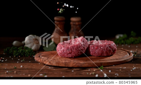 Super slowmotion footage of strewing salt and herbs at fresh raw beef meat burger, 1000fps, 4K Super slowmotion footage of strewing salt and herbs at fresh raw beef meat burger, 1000fps, 4K 80345965
