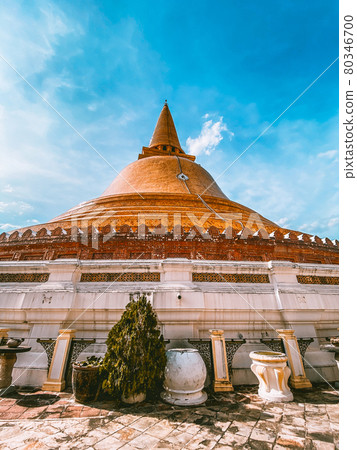 Wat Phra Pathom Chedi Ratchaworamahawihan or Wat Phra Pathommachedi Ratcha Wora Maha Wihan, in 80346700