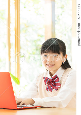 初中電腦生活女孩 80348455