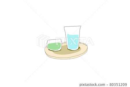 玻璃杯中的水和茶 玻璃杯中的水和茶 80351209