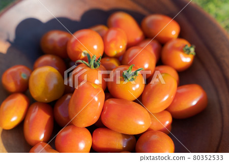 Wooden plate, multiple mini tomatoes, set Wooden plate, multiple mini tomatoes, set 80352533