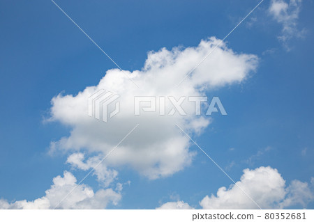  藍天和雲彩 80352681