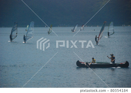 Windsurfing and kayaking (Lake Motosu / Fujikawaguchiko Town, Minamitsuru District, Yamanashi Prefecture, Minobu Town, Minamikoma District) Windsurfing and kayaking (Lake Motosu / Fujikawaguchiko Town, Minamitsuru District, Yamanashi Prefecture, Minobu Town, Minamikoma District) 80354184