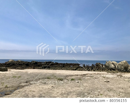 Rocky coast 80356155