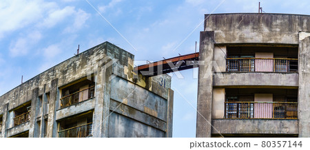 池島廢棄高層公寓全景[長崎市] 80357144