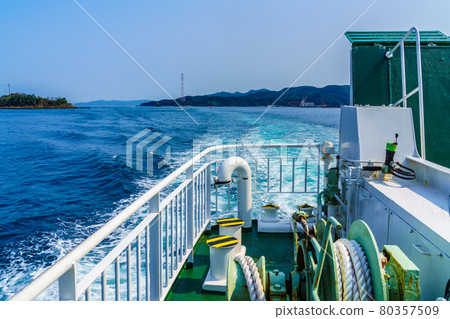 從池島眺望池島渡輪【長崎市】 從池島眺望池島渡輪【長崎市】 80357509