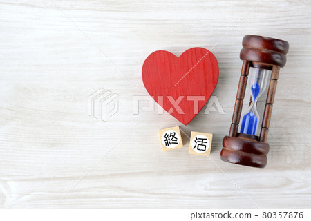 壽命終止圖像沙漏和心形物體 壽命終止圖像沙漏和心形物體 80357876