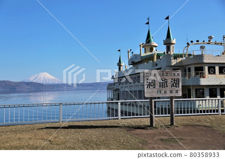 Lake Toya Pleasure Boat, Mt. Yotei (Lake Toya, Hokkaido) Lake Toya Pleasure Boat, Mt. Yotei (Lake Toya, Hokkaido) 80358933