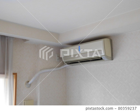 Air conditioner used for 20 years 80359237