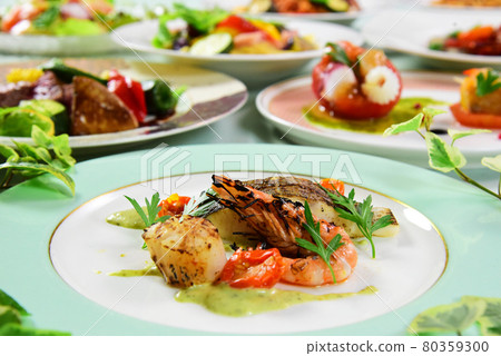 烤法國魚和蝦 烤法國魚和蝦 80359300