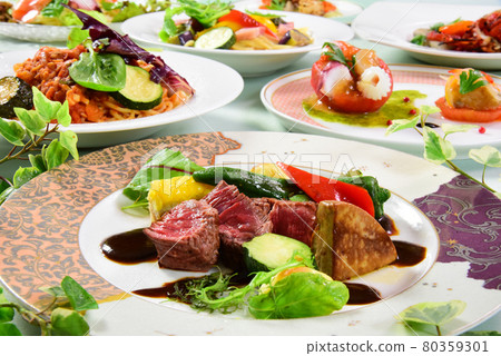 法式牛排配鵝肝 80359301