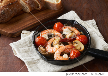蝦和蘑菇 ajillo 80362608
