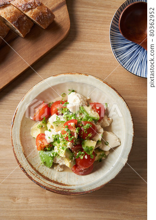 Tofu and avocado salad Tofu and avocado salad 80362952