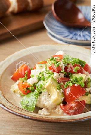 Tofu and avocado salad Tofu and avocado salad 80362955