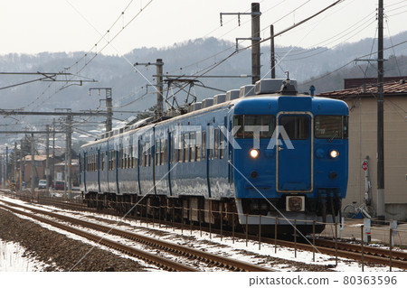 Hokuriku Main Line 413 series (Niigata prefecture: single color painting) 80363596