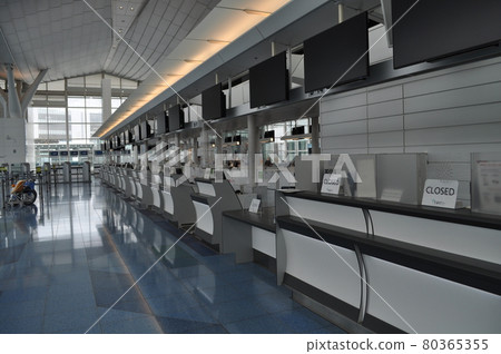 Haneda Airport Terminal 3 where there are few people due to the influence of the new coronavirus Haneda Airport Terminal 3 where there are few people due to the influence of the new coronavirus 80365355