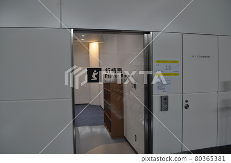 由於新型冠狀病毒的影響，人煙稀少的羽田機場第3航站樓 80365381