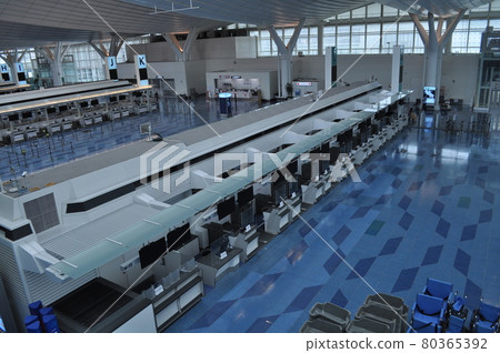 Haneda Airport Terminal 3 where there are few people due to the influence of the new coronavirus Haneda Airport Terminal 3 where there are few people due to the influence of the new coronavirus 80365392