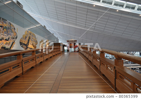 Haneda Airport Terminal 3 where there are few people due to the influence of the new coronavirus Haneda Airport Terminal 3 where there are few people due to the influence of the new coronavirus 80365399