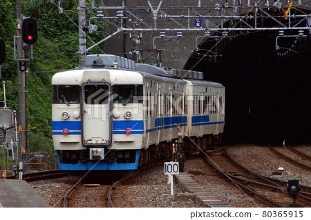 Hokuriku Main Line 413 series (Niigata prefecture: blue belt-new paint) 80365915