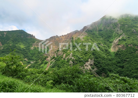 Mt Chausudake with some clouds 80367712