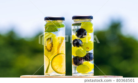 Detox drinks made with fruits have outstanding beauty effects! Detox drinks made with fruits have outstanding beauty effects! 80368501