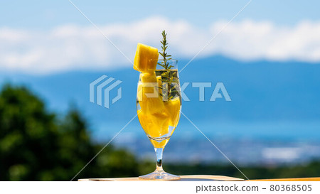 用水果製成的排毒飲料美容效果出眾! 用水果製成的排毒飲料美容效果出眾! 80368505
