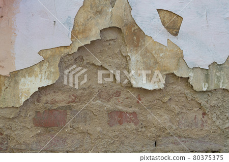 An old wall in a dilapidated house. Peeling plaster, background and texture 80375375