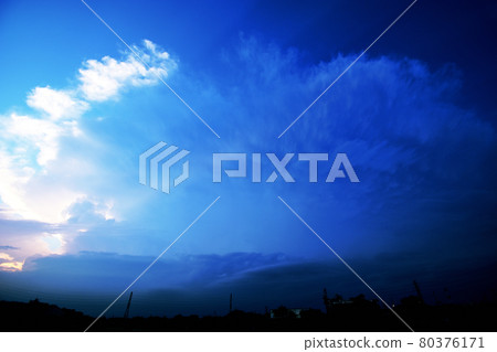 Huge cumulonimbus Huge cumulonimbus 80376171