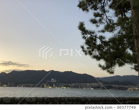 Three Views of Japan-Twilight on Itsukushima (Miyajima, Aki) Three Views of Japan-Twilight on Itsukushima (Miyajima, Aki) 80377749