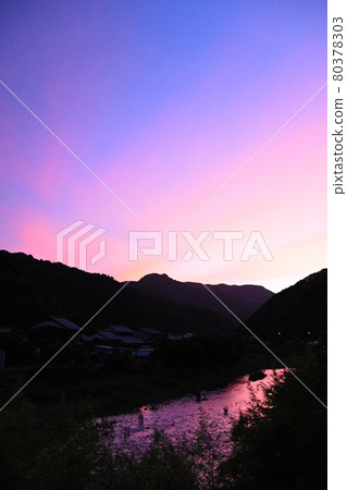 傍晚的天空 傍晚的天空 80378303