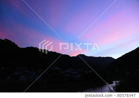 早晨的天空 早晨的天空 80378347