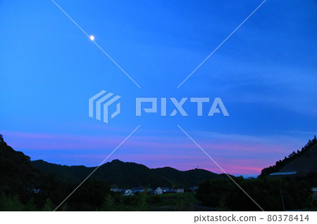 傍晚的天空 傍晚的天空 80378414