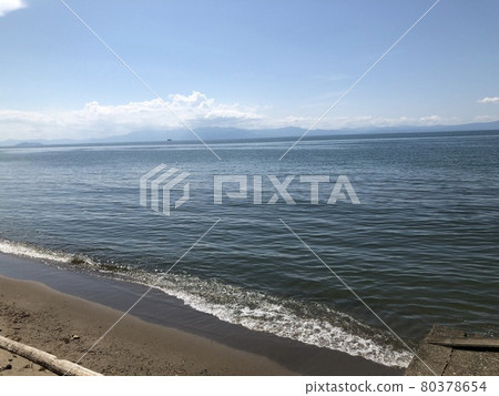 Biwako coast and blue sky at the beach 80378654