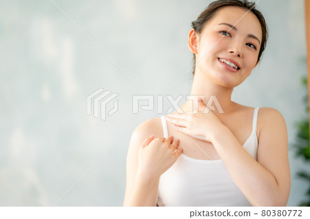 20s décolletage 80380772