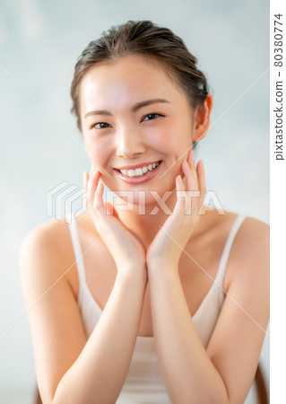 20多歲的皮膚護理 80380774