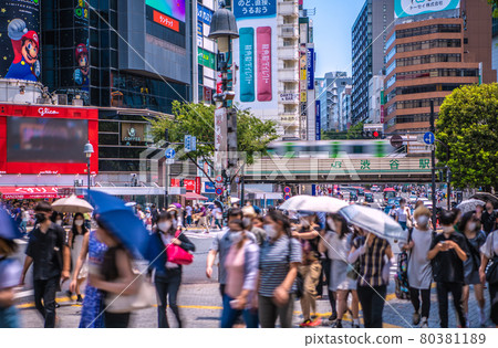 Tokyo cityscape of Japan 23rd opening day. Under the fourth declaration. Many people come to Shibuya on a midsummer day ... = July 23 80381189
