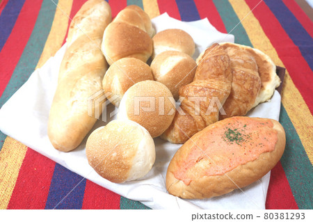 Lots of bread 80381293