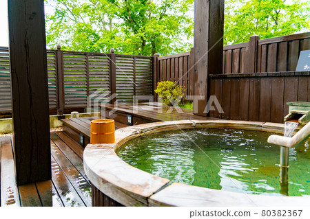 Private open-air bath and bath tub at a hot spring inn 80382367