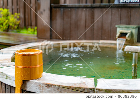 溫泉旅館的私人露天浴池和浴缸 溫泉旅館的私人露天浴池和浴缸 80382380