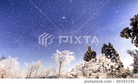 Hyogo Prefecture's highest peak, Mt. Hyono to the starry sky on the snow (Oyacho Yokoiki, Yabu City, Hyogo Prefecture) * Shooting position in the comment section of the work Hyogo Prefecture's highest peak, Mt. Hyono to the starry sky on the snow (Oyacho Yokoiki, Yabu City, Hyogo Prefecture) * Shooting position in the comment section of the work 80383195
