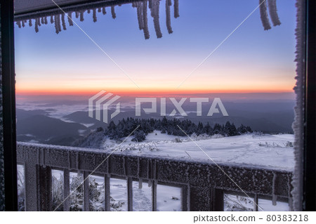 Hyogo Prefecture's highest peak, Mt. Hyono, the dawn of the summit (Oyacho Yokoiki, Yabu City, Hyogo Prefecture) * Shooting position in the comment section of the work 80383218